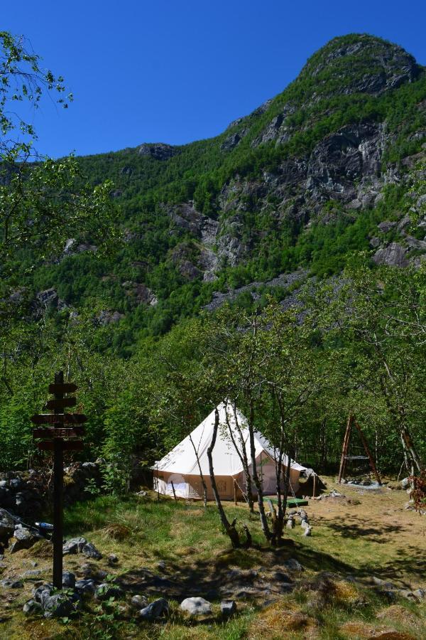 Hardanger Basecamp Hostel Osa Exterior photo