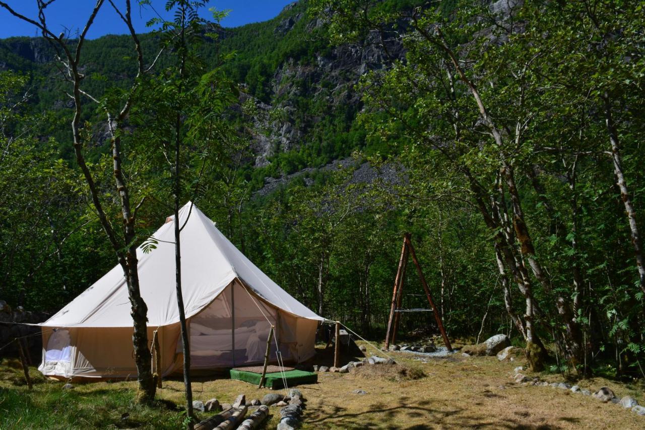 Hardanger Basecamp Hostel Osa Exterior photo