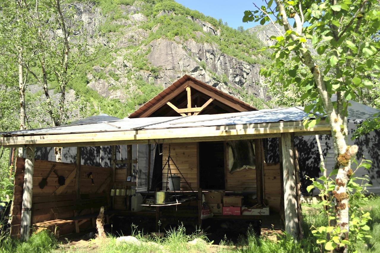 Hardanger Basecamp Hostel Osa Exterior photo