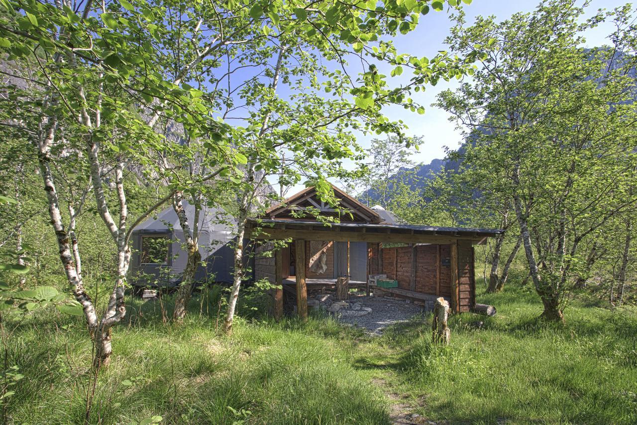 Hardanger Basecamp Hostel Osa Exterior photo